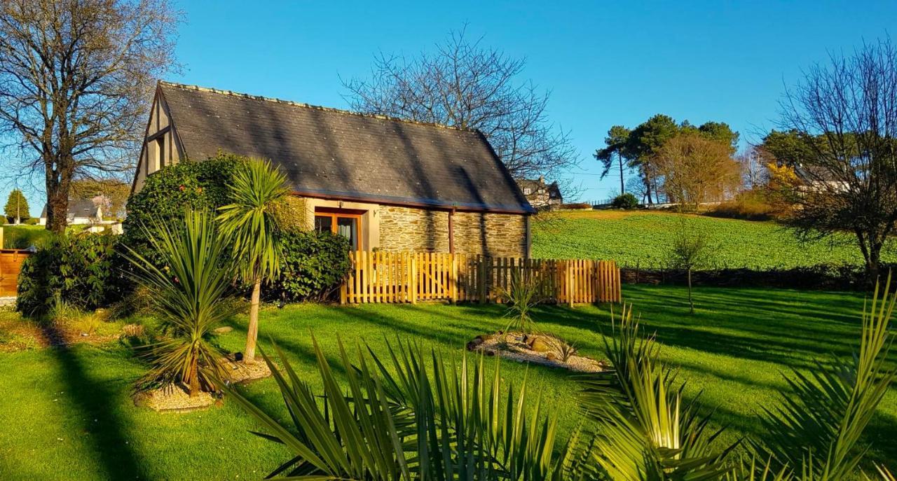 Le Vieux Moulin Gites - Detached Cottage With Garden Views And Pool Guegon ภายนอก รูปภาพ
