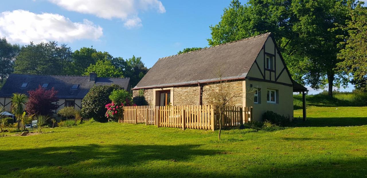 Le Vieux Moulin Gites - Detached Cottage With Garden Views And Pool Guegon ภายนอก รูปภาพ
