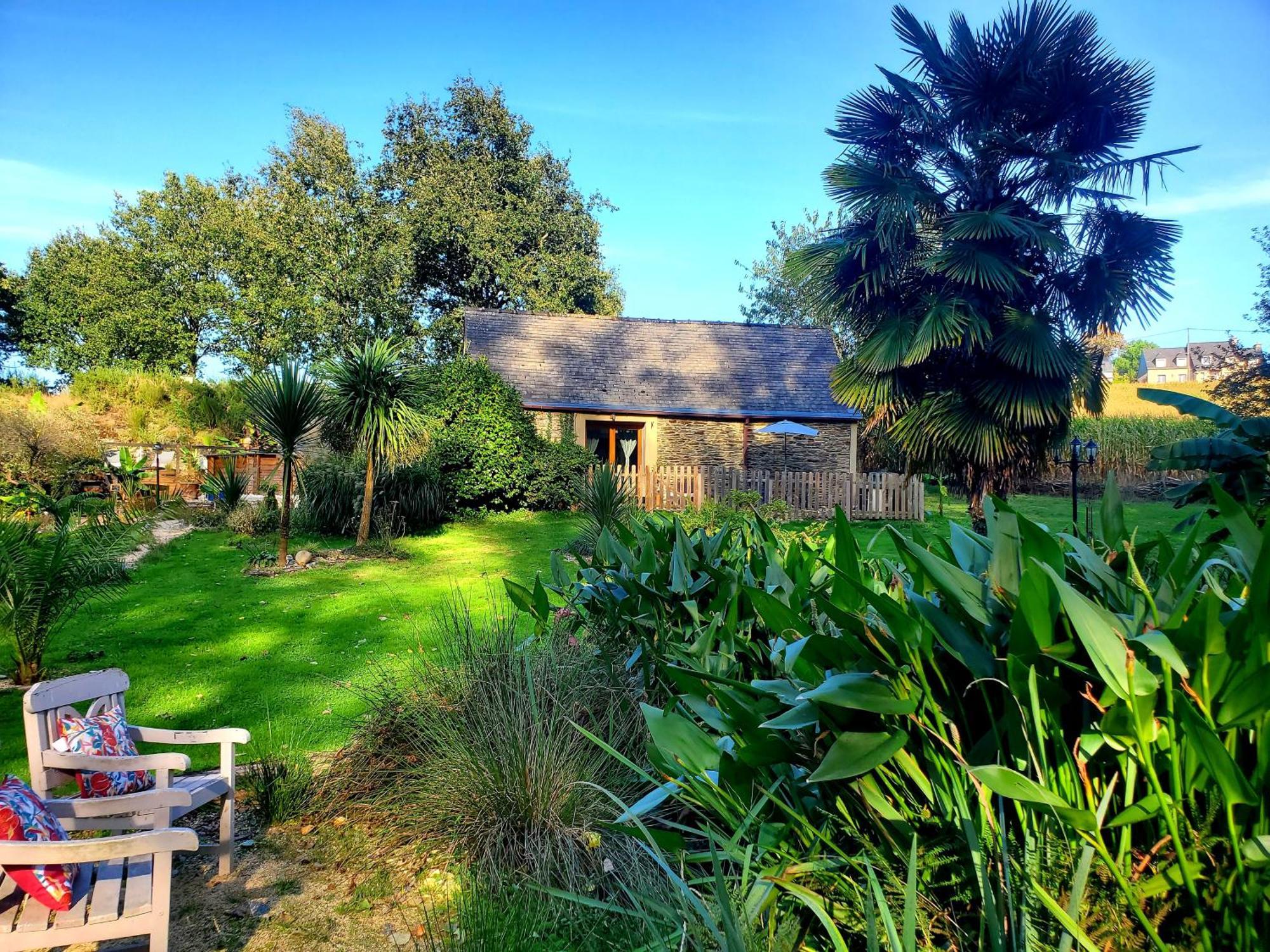 Le Vieux Moulin Gites - Detached Cottage With Garden Views And Pool Guegon ภายนอก รูปภาพ